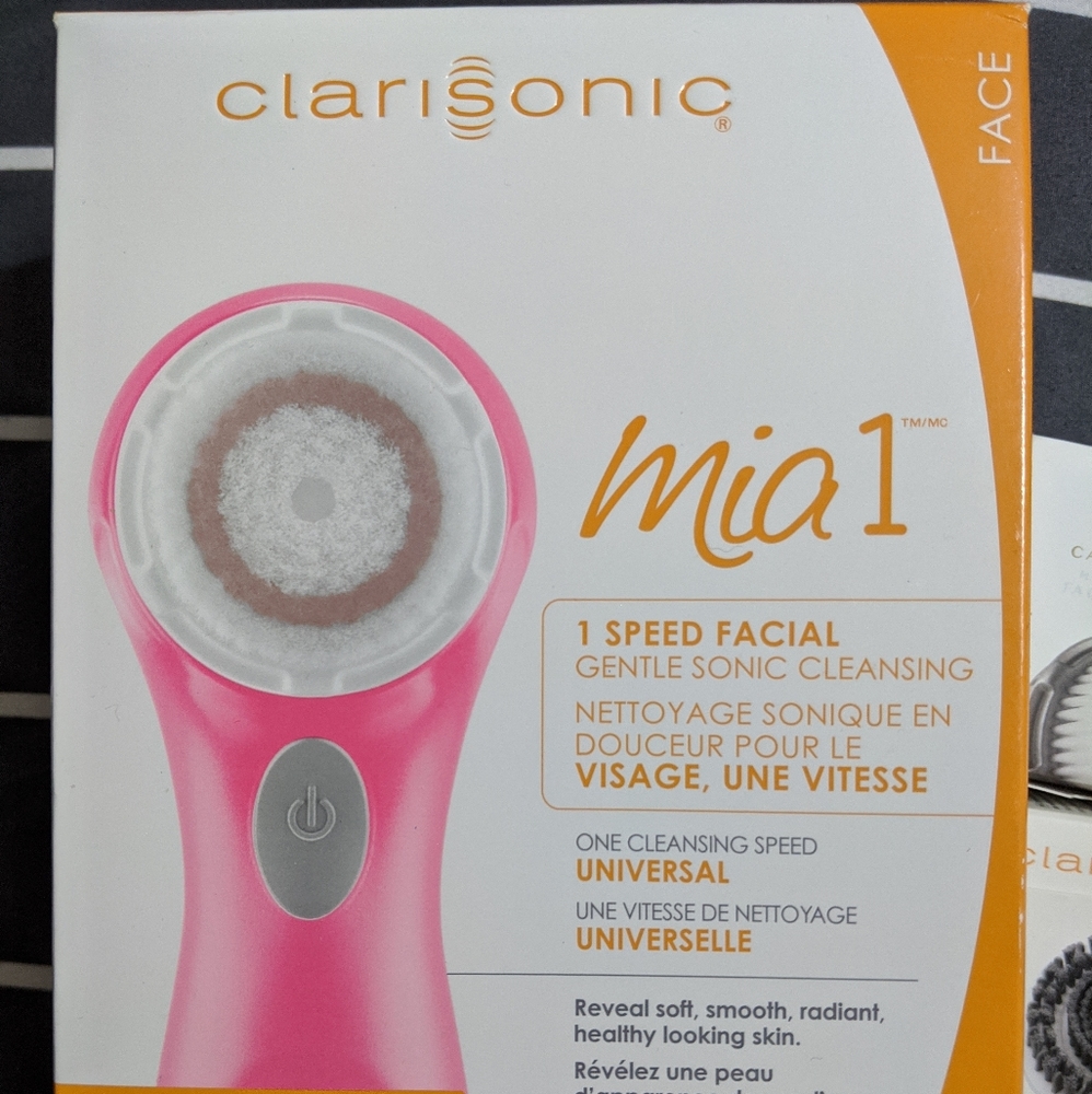 Clarisonic Mia 1 with 4 brush attachments